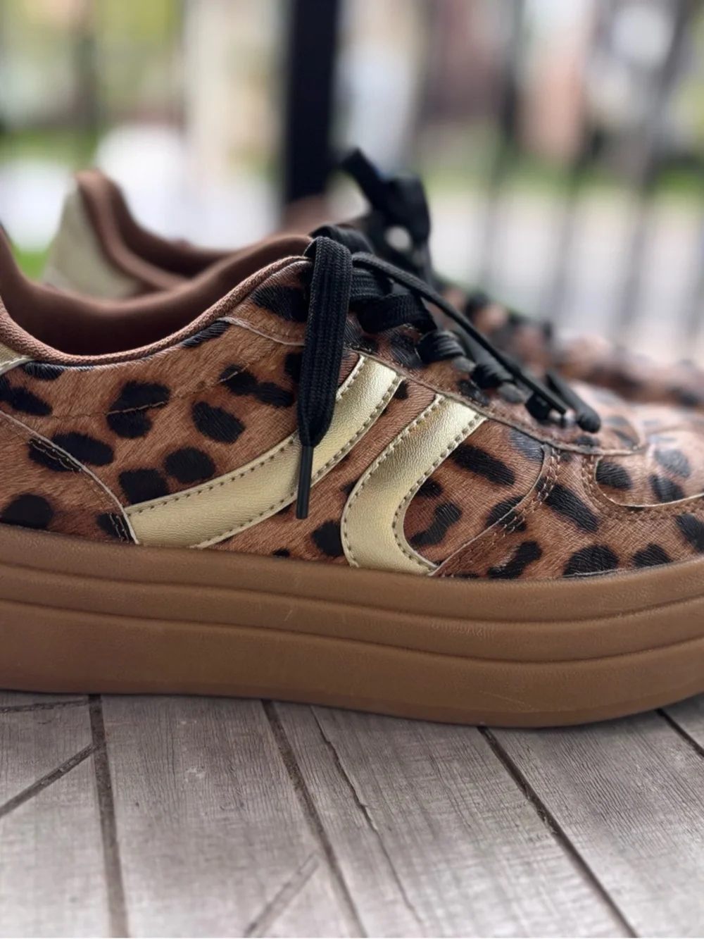 La Sheelah Leopard Print Platformyy Sneaker with Cream Stripe. size 10